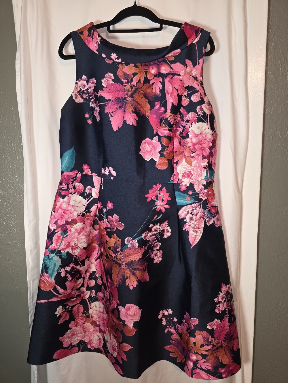 ✨ NWT RSVP by Talbots Navy Floral Fit